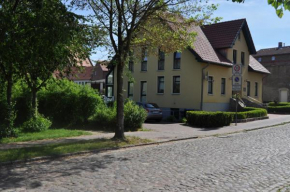 zentrumsnahe Ferienwohnung im Grünen Röbel/Müritz